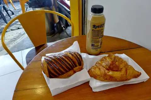 The Hub & Spoke Café photo 3